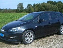 Schwarz Gebraucht 2015 Opel Astra Kombi | 6.750 € (Guter Preis)