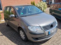 Grau Gebraucht 2007 VW Touran Van / Kleinbus | 3.000 €