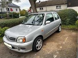 Grau Gebraucht 2001 Nissan Micra Kleinwagen | 1.650 € (Fairer Preis)