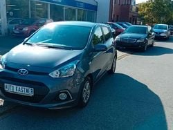 Grau Gebraucht 2016 Hyundai i10 Passion Kleinwagen | 7.999 € (Fairer Preis)