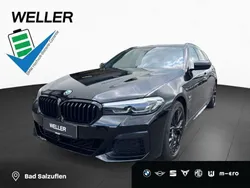 Black sapphire (schwarz) Gebraucht 2022 BMW 530e M Sport Kombi | 29.990 € (Fairer Preis)