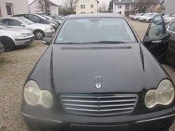 Schwarz Gebraucht 2004 Mercedes C220 Avantgarde Limousine | 3.850 € (Fairer Preis)