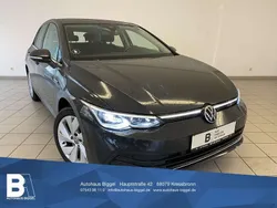 Grau Gebraucht 2022 VW Golf VIII Style Limousine | 26.835 € (Fairer Preis)