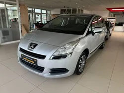 Grau Gebraucht 2010 Peugeot 5008 Tendance Van / Kleinbus | 5.990 € (Etwas zu teuer)