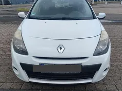 Weiß Gebraucht 2009 Renault Clio II Rip Curl Limousine | 1.800 € (Fairer Preis)