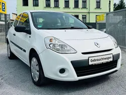 Gletscherweiss Gebraucht 2011 Renault Clio II Kleinwagen | 2.499 € (Fairer Preis)
