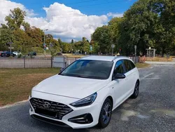 Weiß Gebraucht 2021 Hyundai i30 Intro Edition Kombi | 17.900 € (Fairer Preis)