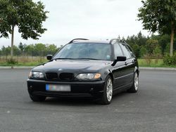 Schwarz Gebraucht 2003 BMW 318 Lifestyle Kombi | 1.300 € (Teuer)
