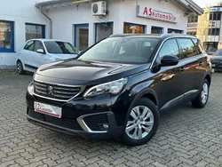 Schwarz perla nera Gebraucht 2018 Peugeot 5008 Business-Line Van / Kleinbus | 13.949 € (Fairer Preis)