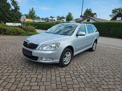 Silber Gebraucht 2010 Skoda Octavia Elegance Kombi | 2.200 € (Fairer Preis)