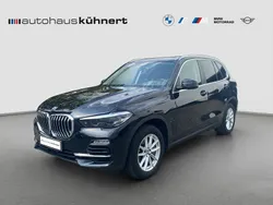 Black sapphire metallic Gebraucht 2021 BMW X5 M Sport SUV | 49.455 €