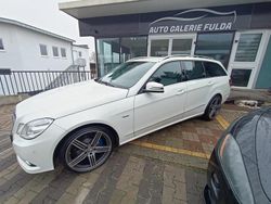 Weiß Gebraucht 2010 Mercedes E200 Avantgarde Kombi | 7.150 €