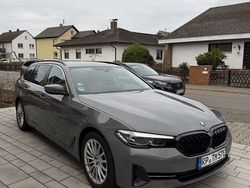 Grau Gebraucht 2021 BMW 530e Luxury Line Kombi | 29.900 € (Guter Preis)