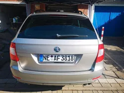 Beige Gebraucht 2012 Skoda Superb Elegance Kombi | 11.500 € (Teuer)