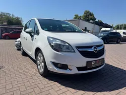 Weiß Gebraucht 2016 Opel Meriva Edition Van / Kleinbus | 7.990 € (Etwas zu teuer)