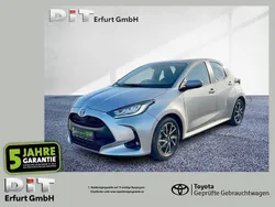Shimmering silver metallic Gebraucht 2022 Toyota Yaris Hybrid Team Kleinwagen | 17.950 € (Guter Preis)