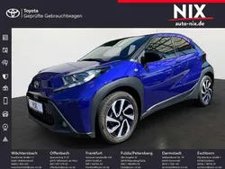 Juniper blue metallic/ night sky black Gebraucht 2024 Toyota Aygo Basis Kleinwagen | 15.990 € (Fairer Preis)
