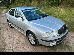 Grau Gebraucht 2007 Skoda Octavia Limousine | 3.100 €