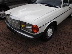 Weiß Gebraucht 1983 Mercedes 240 Limousine | 6.500 €