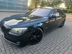Schwarz Gebraucht 2013 BMW 750 Limousine | 7.500 €