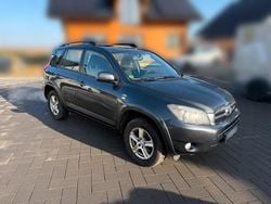 Grau Gebraucht 2007 Toyota RAV4 SUV | 7.500 € (Etwas zu teuer)