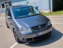 Grau Gebraucht 2006 VW Touran Van / Kleinbus | 3.400 € (Etwas zu teuer)