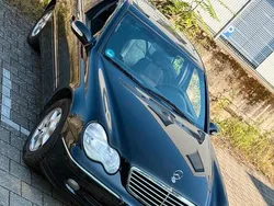 Schwarz Gebraucht 2000 Mercedes C180 Avantgarde Limousine | 4.600 €