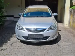 Silber Gebraucht 2011 Opel Astra Selection Kombi | 2.600 € (Superpreis)