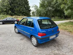 Blau Gebraucht 1997 Peugeot 106 Kleinwagen | 1.750 €