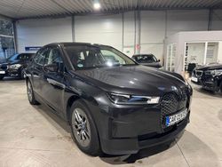 Grau Gebraucht 2022 BMW iX SUV | 35.950 € (Fairer Preis)