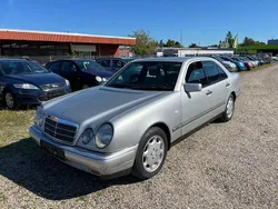 Silber Gebraucht 1996 Mercedes E280 Elegance Limousine | 5.550 € (Fairer Preis)