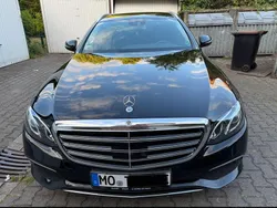 Schwarz Gebraucht 2020 Mercedes E300 Kombi | 21.700 € (Fairer Preis)