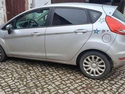 Silber Gebraucht 2011 Ford Fiesta Trend Limousine | 2.399 € (Fairer Preis)