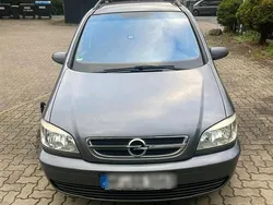 Grau Gebraucht 2005 Opel Zafira Van / Kleinbus | 3.500 € (Fairer Preis)