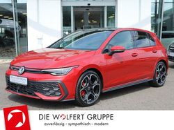 Rot (kings red metallic / schwarz uni (dachfarbe)) Gebraucht 2022 VW Golf VIII GTI Limousine | 39.950 € (Etwas zu teuer)