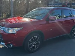 Rot Gebraucht 2015 Mitsubishi Outlander Diamant Edition SUV | 10.000 € (Etwas zu teuer)