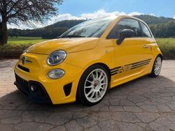 Gelb Gebraucht 2018 Fiat 500 Abarth Kleinwagen | 12.900 €
