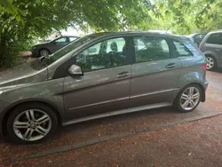Grau Gebraucht 2011 Mercedes B180 Van / Kleinbus | 6.100 € (Guter Preis)