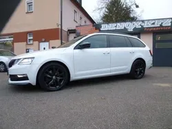 Weiß Gebraucht 2020 Skoda Octavia Sport Kombi | 13.400 € (Guter Preis)