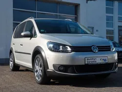 Silber Gebraucht 2014 VW Touran Cross Van / Kleinbus | 15.990 €