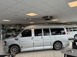 Silber Gebraucht 2014 GMC Savana Van / Kleinbus | 64.900 €