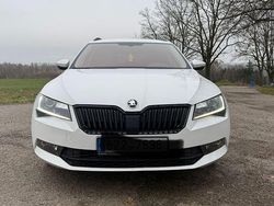 Weiß Gebraucht 2018 Skoda Superb Ambition Kombi | 8.500 € (Fairer Preis)