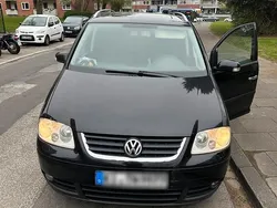Schwarz Gebraucht 2004 VW Touran Van / Kleinbus | 1.650 € (Superpreis)