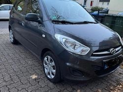 Grau Gebraucht 2012 Hyundai i10 Edition Kleinwagen | 2.690 € (Fairer Preis)