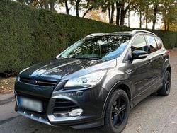 Grau Gebraucht 2016 Ford Kuga SUV | 11.000 € (Fairer Preis)