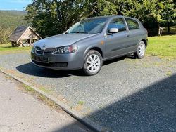 Grau Gebraucht 2004 Nissan Almera Kleinwagen | 1.750 €