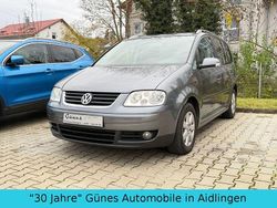 Grau Gebraucht 2006 VW Touran Highline Van / Kleinbus | 3.999 € (Etwas zu teuer)