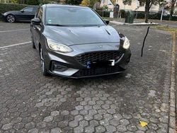 Grau Gebraucht 2020 Ford Focus ST Limousine | 19.500 € (Guter Preis)