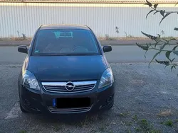 Schwarz Gebraucht 2011 Opel Zafira Van / Kleinbus | 4.000 € (Teuer)