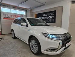 Weiß Gebraucht 2020 Mitsubishi Outlander P-HEV Plus SUV | 17.999 € (Fairer Preis)